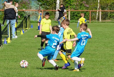 Dribbelino-Cup lockt sogar Dynamo Dresden ins Erzgebirge - Sowohl die Talente regionaler Vereine aus dem Erzgebirge als auch die Nachwuchskicker großer Klubs wie Dynamo Dresden treten am Donnerstag in Gelenau zum Dribbelino-Herbstcup an. Foto: Andreas Bauer