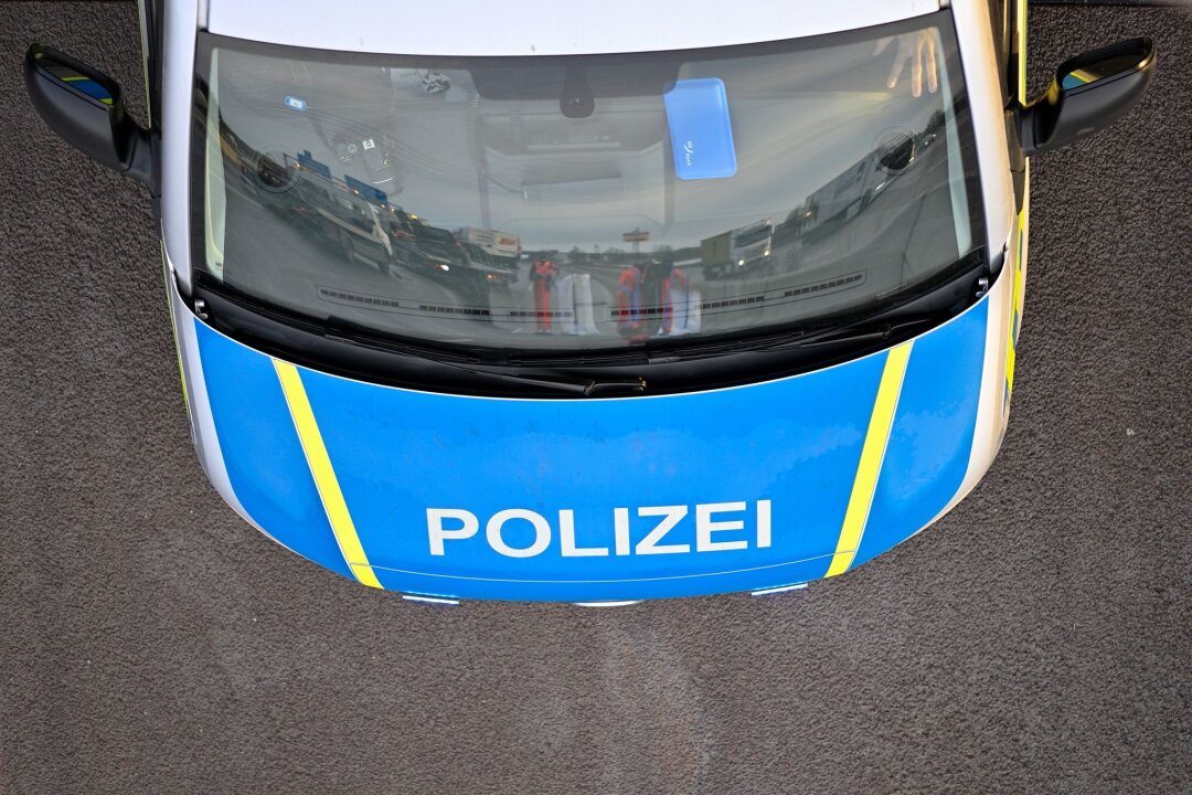 Drohnenabwehr-Test der Polizei für Fußball-EM-Spiele - Ein Polizeiauto bei einem Einsatz