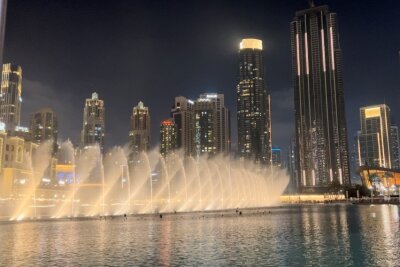Dubai: Die Stadt der Superlative und ich mittendrin - "Dubai Fountain" befindet sich bei der Dubai Mall. Foto: Hermine Möckel