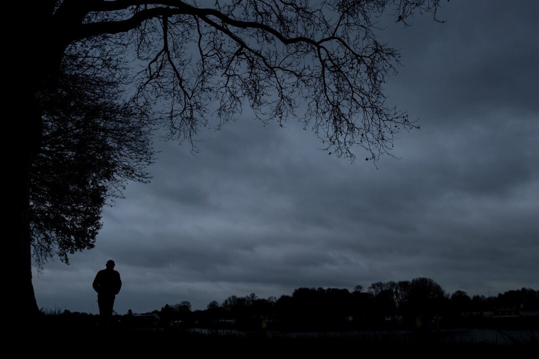 Dunkel, kalt, immer müde? Was der Seele jetzt hilft - Nicht jeder, der sich im Winter niedergeschlagen fühlt, leidet unter einer Winterdepression.