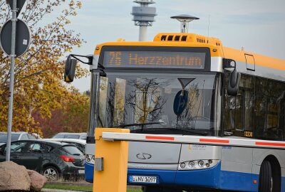 Durch Corona: Veränderte Fahrzeiten für Leipziger Busse - Die pandemiebedingte Personalabwesenheit bei der LVB steigt an. Foto: Archivbild/Anke Brod