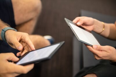 E-Book-Umfrage: Wie halten Sie's mit dem Schmökern? - Eine Umfrage von Bitkom Research zeigt, dass viele Leser in Deutschland auch E-Books nutzen.