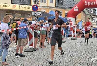 Edelweißlauf in Schwarzenberg: Teilnehmerzahl wieder knapp am Rekord - Bei den Männern hat der Annaberger Christian Flegel über die 10-Kilometer-Disatenz gewonnen.Foto: Ramona Schwabe