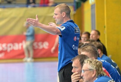 EHV Aue gewinnt hart umkämpftes Spiel gegen SG Pforzheim-Eutingen - Der EHV Aue - im Bild Trainer Philipp Braun - hat gegen die SG Pforzheim-Eutingen gewonnen. Ramona Schwabe