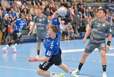 EHV Aue kassiert Niederlage gegen Neuhausen - Der EHV Aue - am Ball Jakub Stryc - hat sich dem TSV Neuhausen knapp geschlagen geben müssen. Foto: Ramona Schwabe