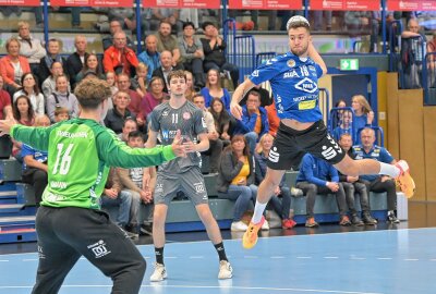 EHV Aue kassiert Niederlage gegen Neuhausen - Der EHV Aue - am Ball Francisco Pereira - hat sich dem TSV Neuhausen knapp geschlagen geben müssen. Foto: Ramona Schwabe