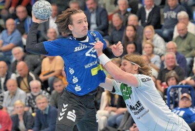 EHV Aue verliert zweites Heimspiel in Folge - Der EHV Aue - am Ball Mihkel Löpp - musste sich am Ende den Gästen vom HC Oppenweiler/ Backnang geschlagen geben. Foto: Ramona Schwabe