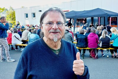 Ein Dank gilt auch der AWG: In Haselbrunn scheint wieder die Sonne - Hier gibt's Bilder vom 6. AWG in Concert in Plauen-Haselbrunn. Foto: Karsten Repert