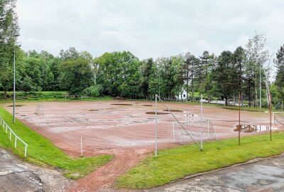 Ein Meilenstein im Chemnitzer Hockeysport: Postsportverein baut ersten Kunstrasenplatz - Schon im kommenden Jahr soll hier auf dem alten Hartplatz der neue Hockey-Kunstrasenplatz eingeweiht werden. Foto: Peggy Schellenberger