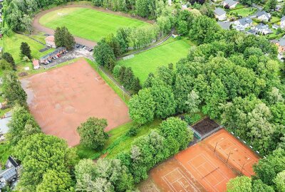 Ein Meilenstein im Chemnitzer Hockeysport: Postsportverein baut ersten Kunstrasenplatz - Die komplette Sportanlage des Postsportvereins am Marktsteig. Foto: Peggy Schellenberger