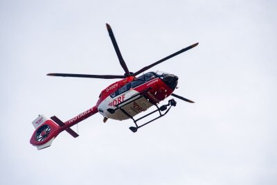 Ein Toter und vier Verletzte bei Zusammenstoß auf Usedom - Ein Mann stirbt bei einem Frontalzusammenstoß von zwei Autos auf der Insel Usedom. Seine Familie und ein weiterer Autofahrer kommen schwer verletzt in eine Klinik. (Symbolbild)