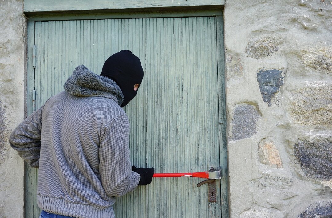 Einbruchdiebstahl endet im Knast: Auf frischer Tat ertappt - Symbolbild. 