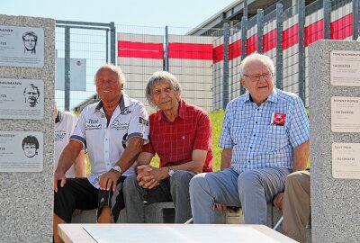 Eine echte Legende: Ehemaliger FSV-Torwart für sein Lebenswerk geehrt - Ehrung von Rolf Baumann. Foto: FSV Zwickau/ Daniel Sacher