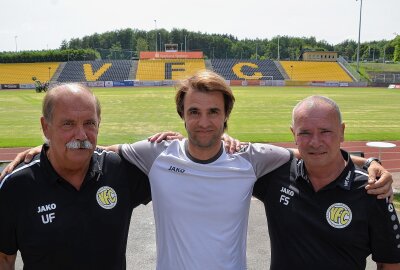 Eine Erinnerung: Frank Speer hätte heute Geburtstag - 11. Juni 2019: Ulrich Fischer (links) und Frank Speer (rechts) zusammen mit Trainer Falk Schindler (Mitte). Foto: Karsten Repert