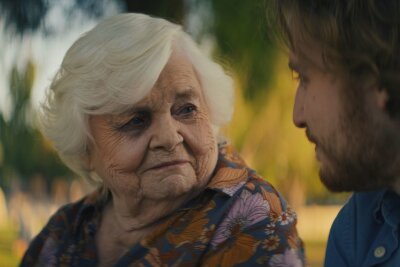 Eine "Hommage an die Literatur" auf der großen Leinwand: Das sind die Kino-Highlights der Woche - Thelma (June Squibb) ist eine Oma wie aus dem Bilderbuch, entdeckt nach einer gemeinen Berügerei aber auch ihren Hang zur Selbstjustiz.