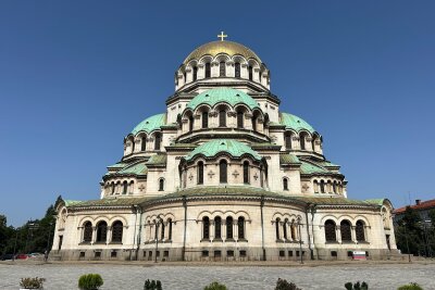 Eine Stadt wie eine Zwiebel: Durch das unbekannte Sofia - Die Alexander-Newski-Kathedrale mit ihrer goldenen Kuppel ist auch der Verwaltungssitz der bulgarisch-orthodoxen Kirche.