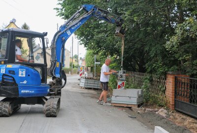 Einwohnerkritik im Vogtland: Kein grundhafter Straßenausbau, aber lange Vollsperrung - Baggerarbeiten an der Ortsdurchfahrt Ranspach. Foto: Simone Zeh