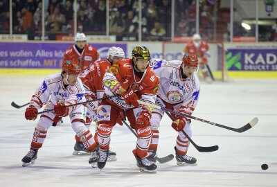 Eispiraten feiern Heimsieg über EV Landshut - Tobias Lindberg. Foto: Andreas Kretschel