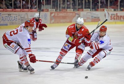 Eispiraten feiern Heimsieg über EV Landshut - Lukas Wagner. Foto: Andreas Kretschel