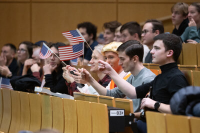 Election Night an der TU Chemnitz: Spannende Einblick in die US- Präsidentschaftswahl - Spannende Einblick in die "Election Night" an der TU Chemnitz: Über 250 Interessierte. Foto: Michele Scognamillo