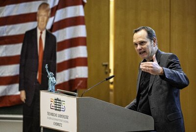 Election Night an der TU Chemnitz: Spannende Einblick in die US- Präsidentschaftswahl - Spannende Einblick in die "Election Night" an der TU Chemnitz: Prof. Dr. Kai Oppermann. Foto: Michele Scognamillo