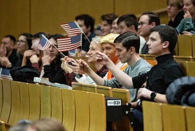 Election Night an der TU Chemnitz: Spannende Einblick in die US- Präsidentschaftswahl - Spannende Einblick in die "Election Night" an der TU Chemnitz: Über 250 Interessierte. Foto: Michele Scognamillo