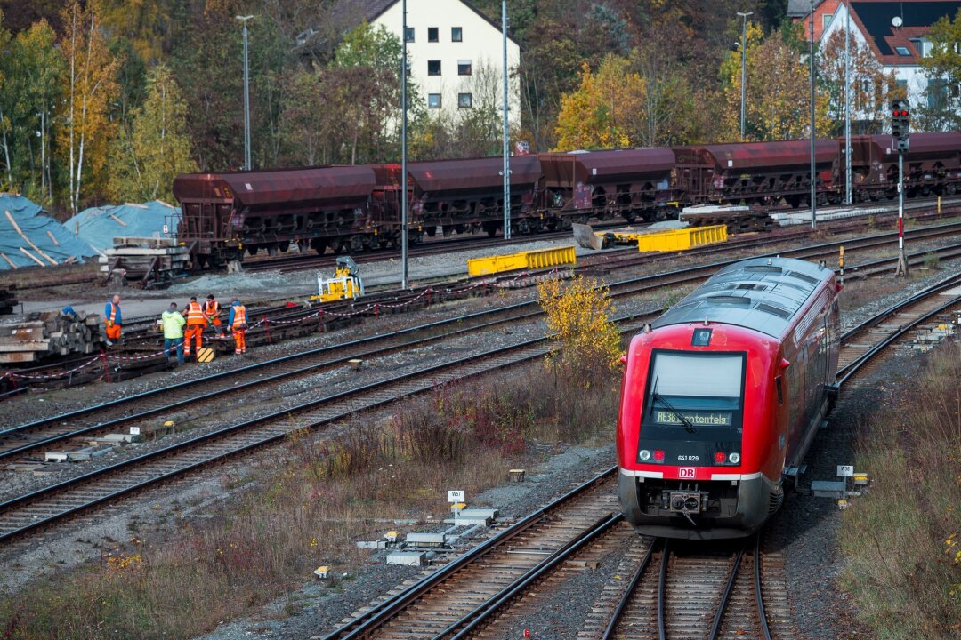 Elektrifizierung der Sachsen-Franken-Magistrale gefordert - Pro Bahn fordert die Elektrifizierung der Trasse (Foto: Archiv)