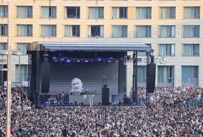 Elektrisierende Beats: 15.000 Fans feiern mit Paul Kalkbrenner auf Dresdner Altmarkt - 15.000 Fans kamen auf den Dresdner Altmarkt. Foto: xcitepress