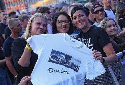 Elektrisierende Beats: 15.000 Fans feiern mit Paul Kalkbrenner auf Dresdner Altmarkt - DJ Paul Kalkbrenner begeistert tausende Musik-Fans. Foto: xcitepress