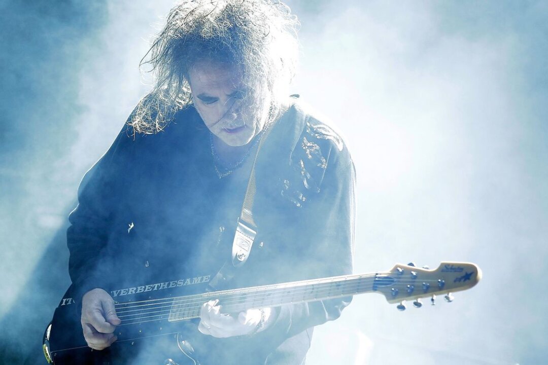 Endlich neuer Düsterpop von The Cure: Das sind die Musik-Highlights der Woche - Robert Smith sprach schon vor Jahren von neuer The-Cure-Musik, jetzt passiert es endlich: Auf die Comeback-Single "Alone" folgt bald das Album "Songs Of A Lost World".