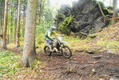 Enduro "Rund um Zschopau" bittet zum Tanz - Die SP2 befindet sich im Hübler Wald bei Waldkirchen. Foto: Thorsten Horn