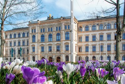 Engagement für Studierende aus nicht-akademischen Familien durch neue Partnerschaft der TU Chemnitz gestärkt - Die Technische Universität Chemnitz und die gemeinnützige Organisation ArbeiterKind.de haben am 22. Oktober  eine Kooperationsvereinbarung unterzeichnet, um Studierende der ersten Generation gezielt zu unterstützen. Foto: TU Chemnitz/Jacob Müller