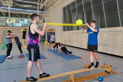 Engagierte Vereine als Rückgrat des regionalen Sports - Nach erfolgreichem Abschluss der Ausbildung erhält jeder Teilnehmer eine DOSB-Lizenz, die ihn offiziell als qualifizierten Übungsleiter auszeichnet.