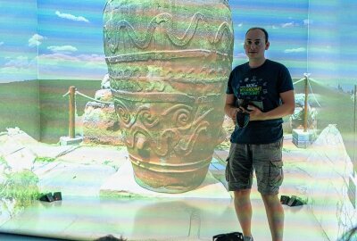 Entdeckungsreise in die Welt der Wissenschaft: MINT-EC-Camp an der TU Bergakademie Freiberg - Wissenschaftler Florian Richter bei der Auswertung Archäologischer Stätten in der Cave. Foto: Andreas Hiekel