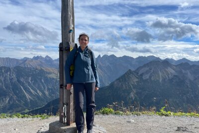 Epileptischer Anfall: So kann man im Notfall helfen - Leben mit Epilepsie: Paula Bach geht in ihrem Umfeld offen mit ihrer Erkrankung um. 