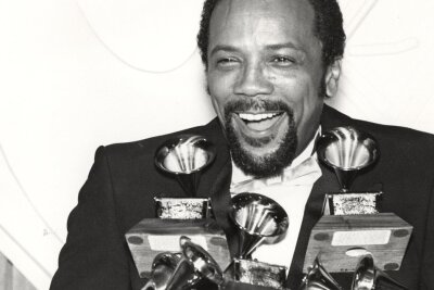 Er machte Michael Jackson zum "King of Pop": Quincy Jones ist tot - Quincy Jones hat das erfolgreichste Album aller Zeiten produziert und insgesamt 28 Grammys gewonnen.