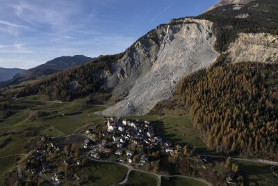 Erdrutsch: Schweizer Dorf Brienz bereitet erneut Räumung vor - Der Felsschutt bewegt sich langsam auf das Dorf zu.