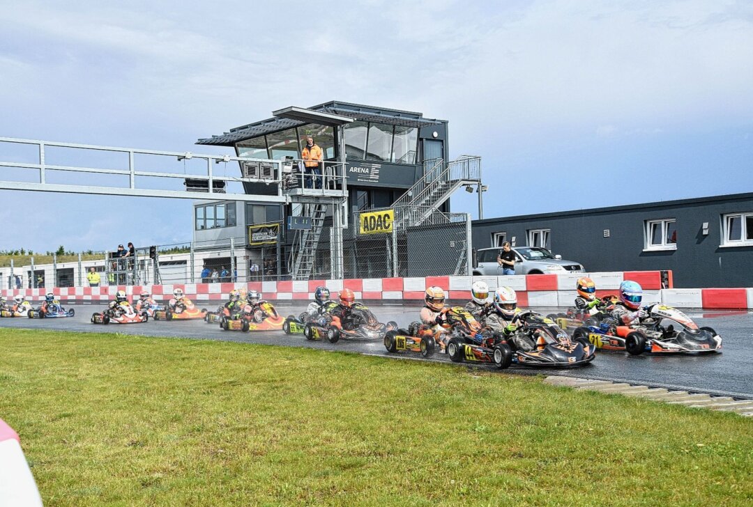 Erfolge mit aktuellen Karts und alten K-Wagen in Mülsen - Erneut voller Felder in der Arena E. Foto: Thorsten Horn