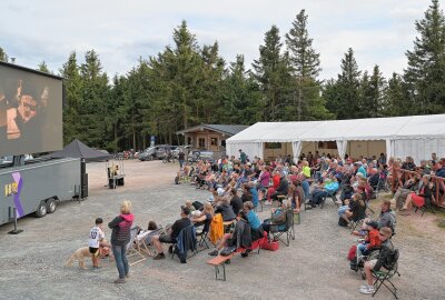 Erfolgreicher Start: Filmfestival "Moviequidi" geht weiter - Im Rahmen des Filmfestivals "Moviequidi" sind auf dem Auersberg zwei Filme gezeigt worden. Foto: Ramona Schwabe