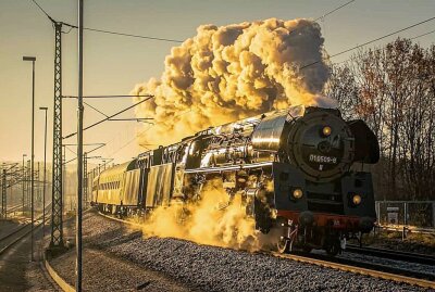 "Erlebnisprogramm": Fahrt mit der Königin der Dampfloks in die goldene Stadt Prag - Das Besondere an dieser Schnellzuglok ist die hohe Reisegeschwindigkeit von 130 Stundenkilometern. Durch die Befeuerung mit Schweröl ist sie auch bei hoher Waldbrandgefahr einsetzbar. Sie gilt als Königin der Dampflokomotiven.