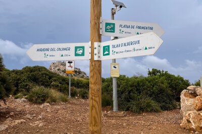 Erlebnisreise: Mit dem Auto durch Mallorca - Beim Cap de Formentor hat man einen wunderschönen Blick. Foto: Hermine Möckel