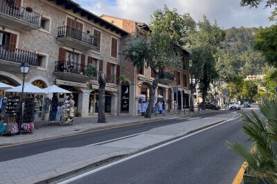 Erlebnisreise: Mit dem Auto durch Mallorca - Valldemossa, ein malerisches Bergdorf im Westen Mallorcas. Foto: Hermine Möckel