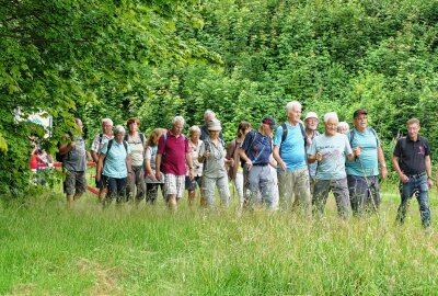 Erlebniswanderung des Kultur- und Freizeitzentrums Lugau wird ihrem Namen vollauf gerecht - Die 72. Erlebniswanderung führte die Teilnehmer durch die Natur nahe Marienberg. Foto: Andreas Bauer