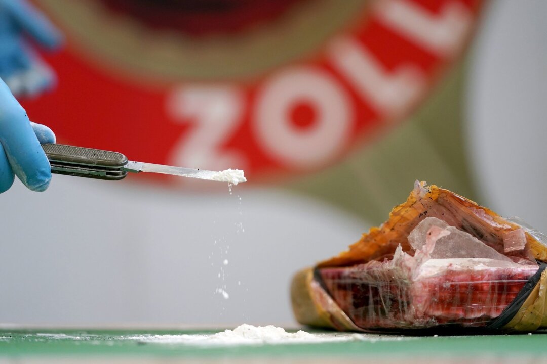 Ermittler berichten über Rekord-Kokainfund - Immer mehr Kokain kommt in Containern aus Südamerika nach Deutschland.