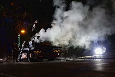 Ermittlungen nach Audi-Brand: Fahrzeug erneut auf Abschleppwagen entflammt - Die Polizei ermittelt wegen Brandstiftung. Foto: xcitepress