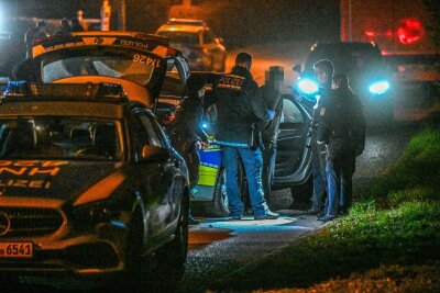 Ermittlungen nach Tod von Mann bei Streit auf Parkplatz - Ersten Erkenntnissen nach waren die Beteiligten Lastwagenfahrer. 