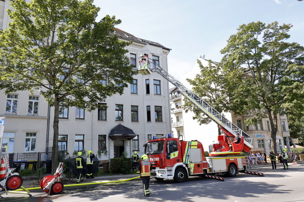 Am Montagmittag kam es zu einem Wohnhausbrand in Chemnitz. Foto: Harry Härtel