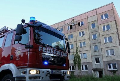 Erneut Feuer in Plattenbau: War es Brandstiftung? - Die Feuerwehr Geithain rückte zum fünften Mal zu dieser Adresse aus. Foto: xcitepress