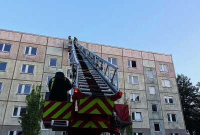 Erneut Feuer in Plattenbau: War es Brandstiftung? - Die Feuerwehr Geithain rückte zum fünften Mal zu dieser Adresse aus. Foto: xcitepress