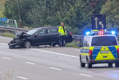 Erneut Unfall auf der A4: PKW kollidiert mit Leitplanke - Am 2. August gegen 6.45 Uhr ereignete sich auf der A4 zwischen Hohenstein-Ernstthal und Glauchau Ost ein Verkehrsunfall. Foto: Andreas Kretschel